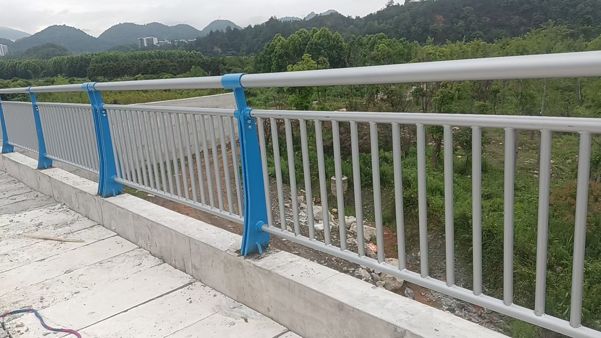 仙桃市不锈钢栏杆桥梁护栏 - 价格